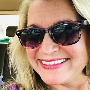 Meet your Posher, Regina